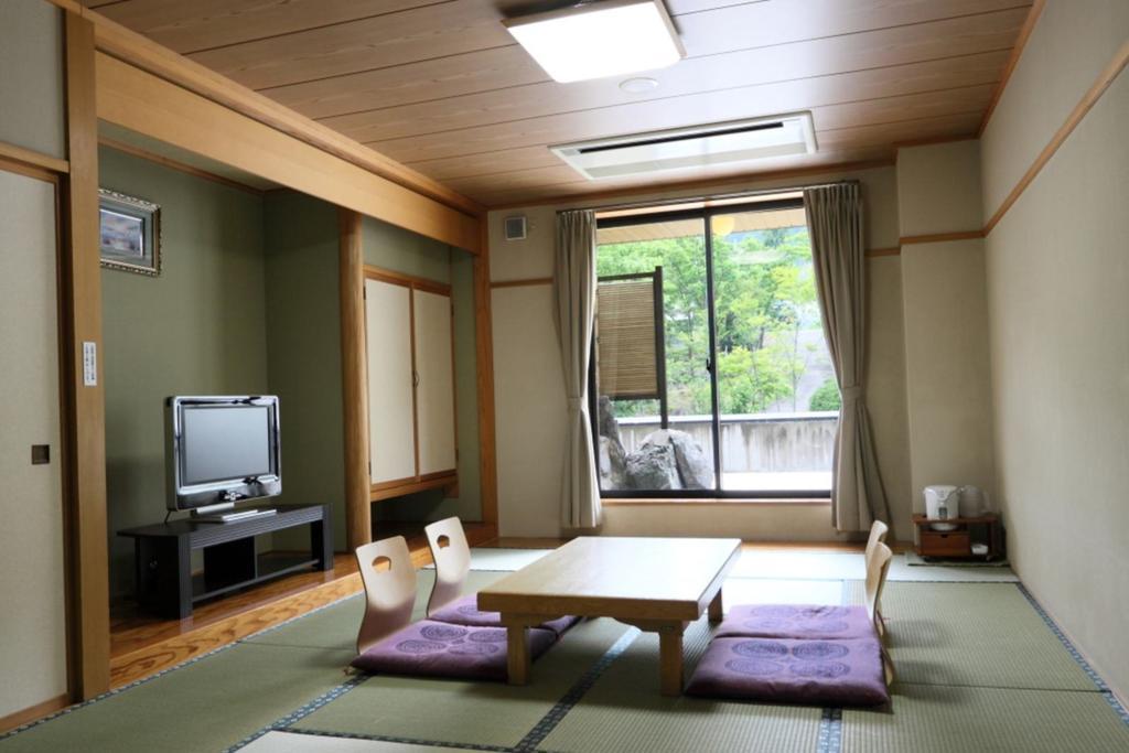 Ishiuchi Yungparunas Hotel Minamiuonuma Exterior photo
